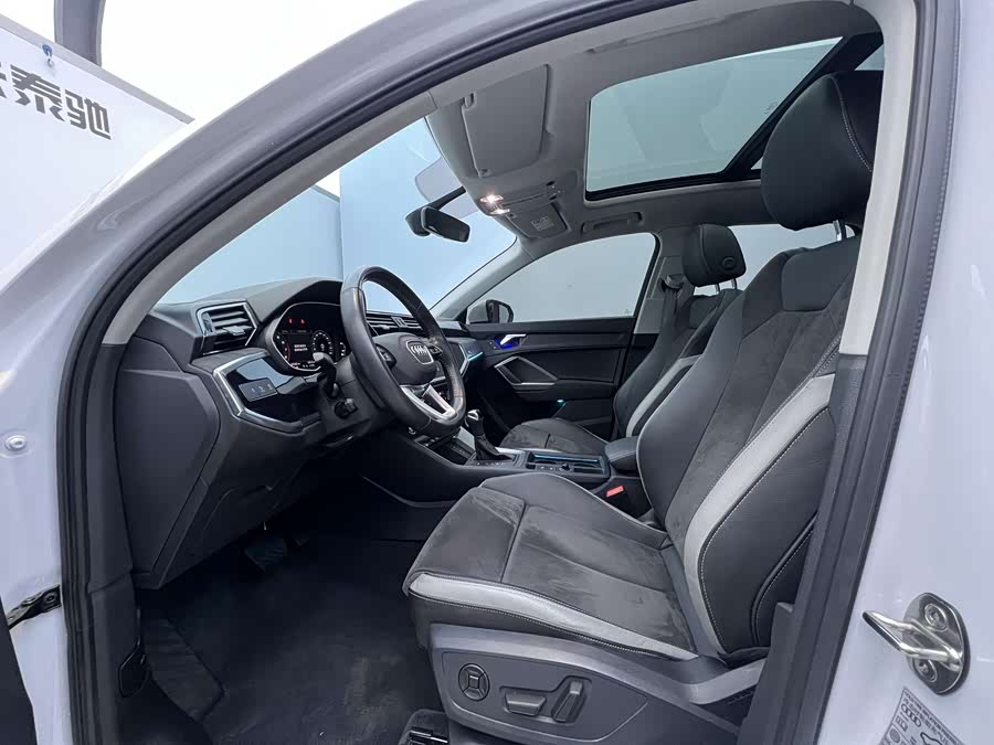 Audi Q3 2022 car image #12