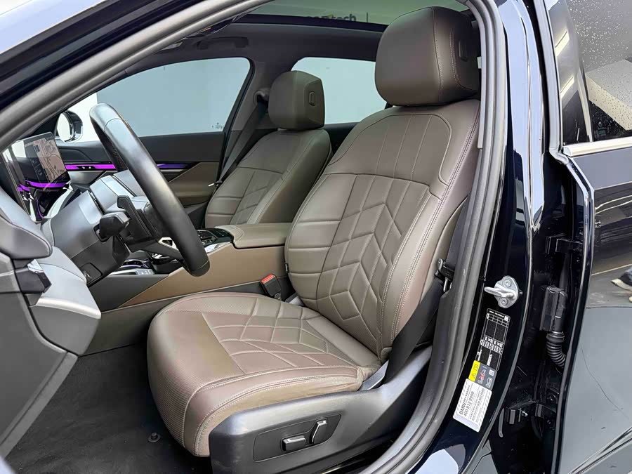 BMW i5 2024 car image #12