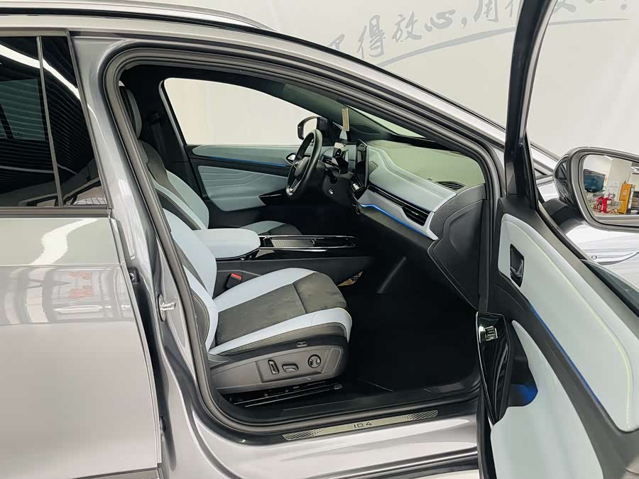 Volkswagen ID.4 X 2023 immagine di auto #12