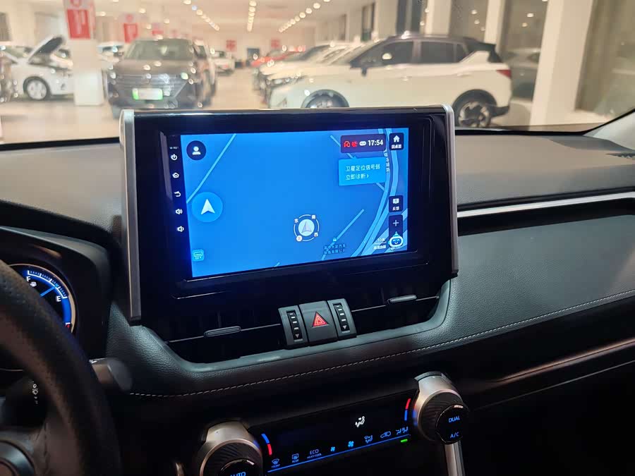 Toyota RAV4 2020 car image #12