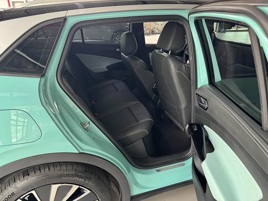Volkswagen ID.4 X 2023 car image #12