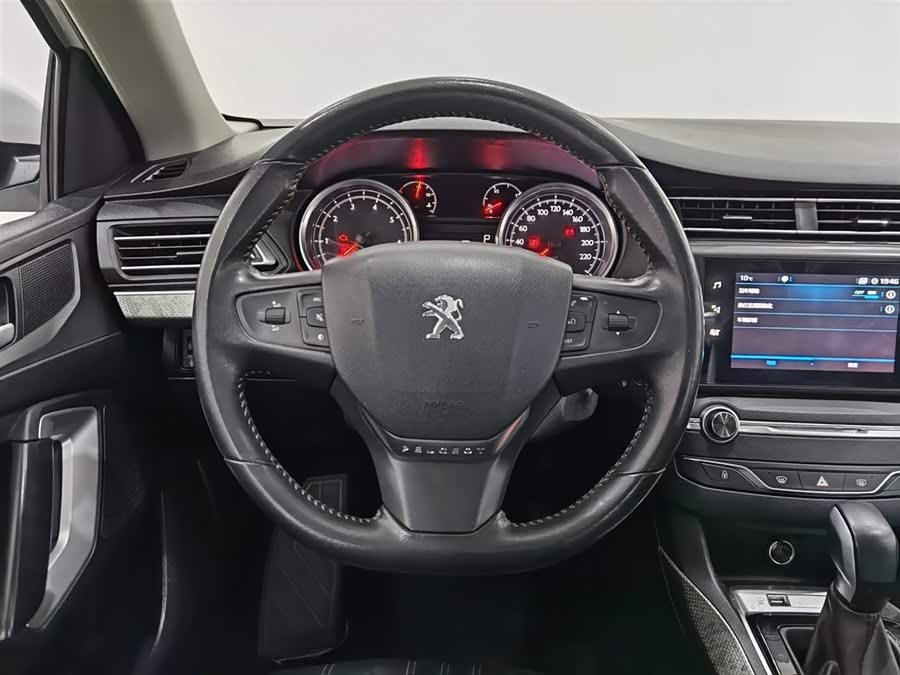 Peugeot 408 2018 car image #12