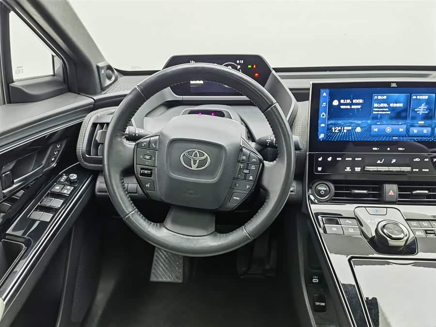 Toyota bZ4X 2022 immagine di auto #12