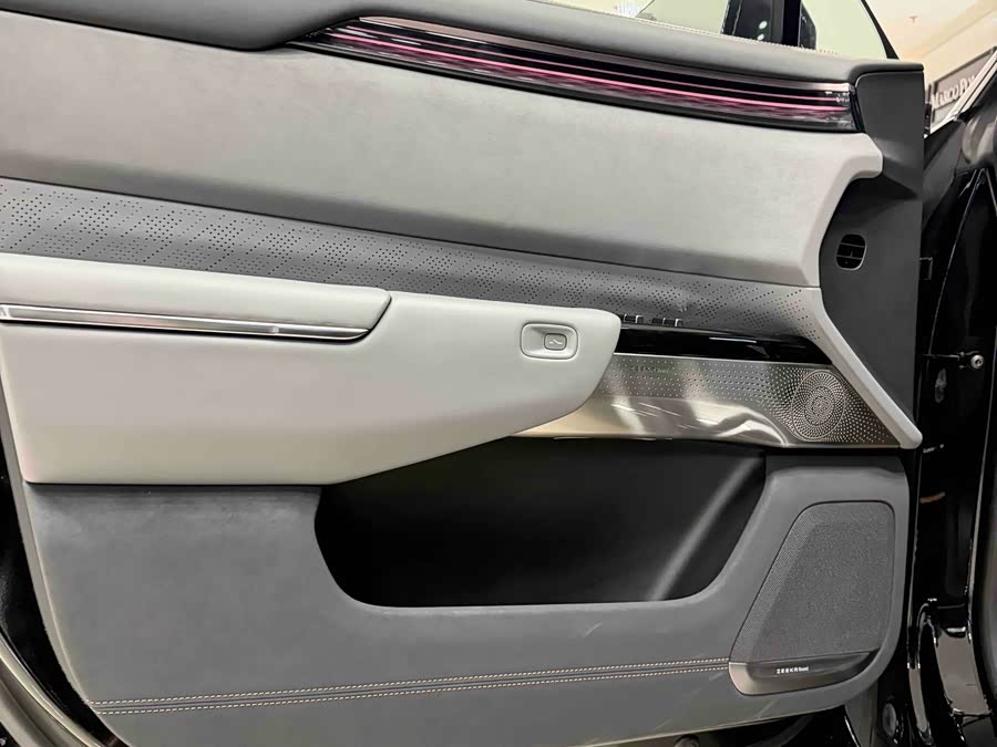 Zeekr 7X 2024 car image #12