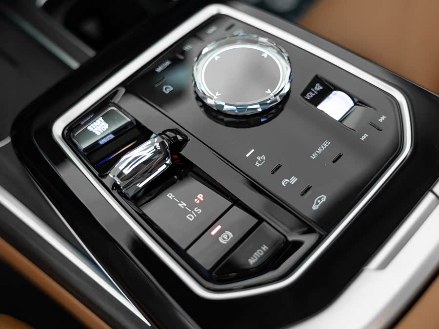BMW 7 Series 2024 car image #12