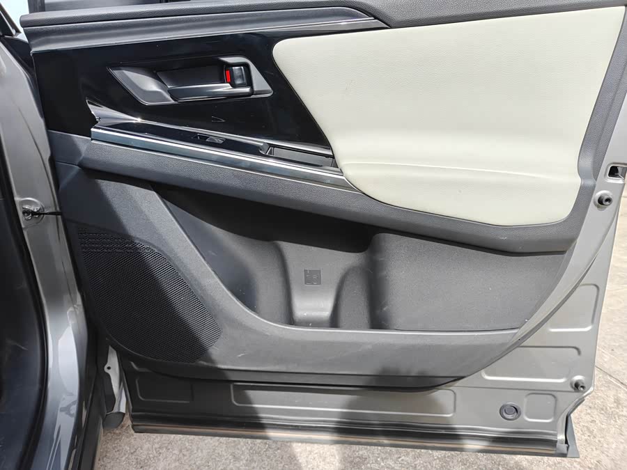 Toyota bZ4X 2022 immagine di auto #12