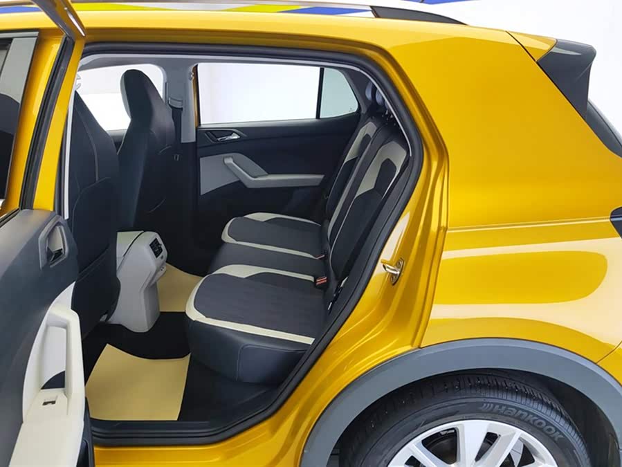 Volkswagen T-Cross 2019 car image #12
