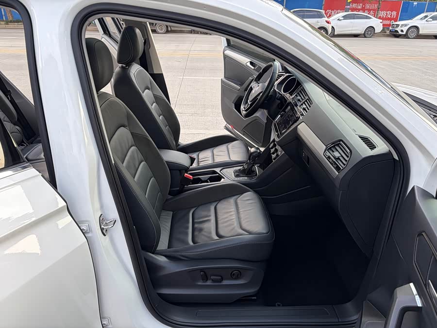 Volkswagen Tiguan L 2019 #12 Volkswagen Tiguan L 2019 car image #12