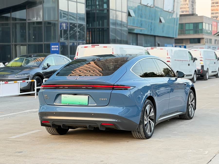 NIO ET5 2023 car image #12