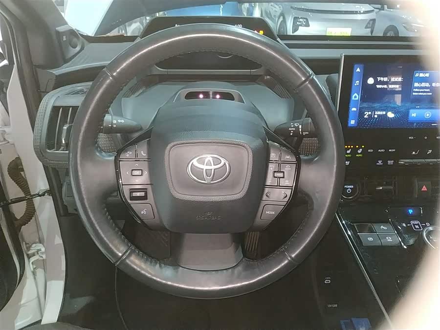 Toyota bZ4X 2022 immagine di auto #12