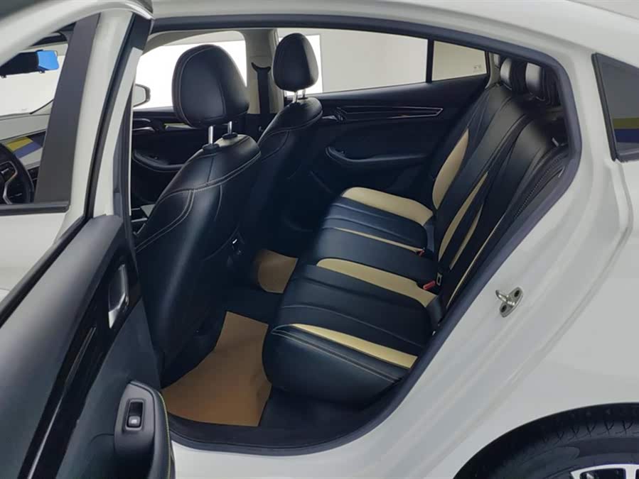 Roewe i5 2022 car image #12