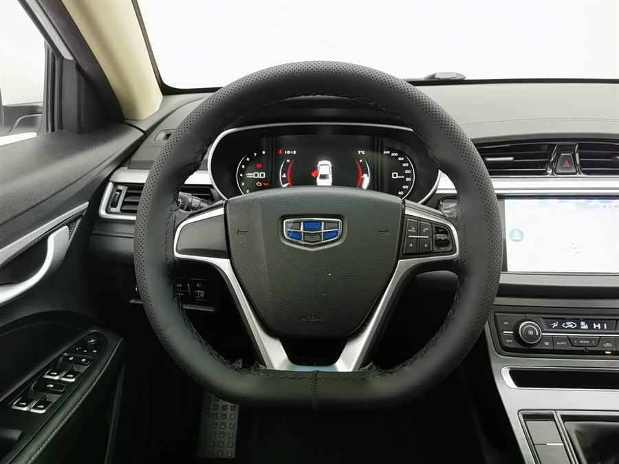 GEELY Emgrand 2018 car image #12