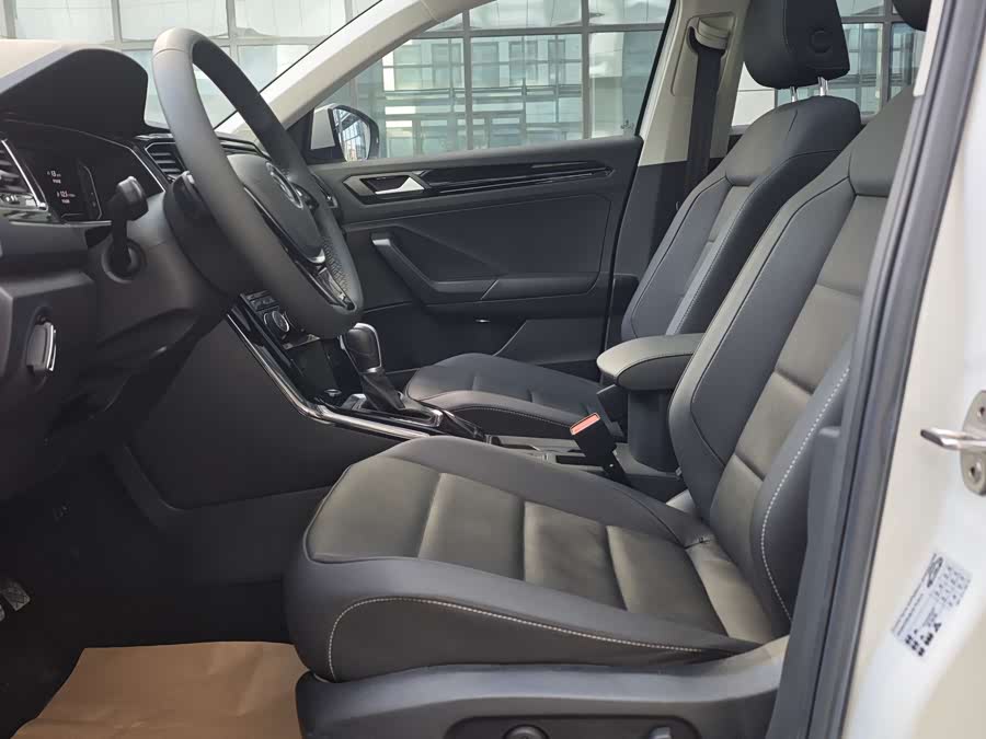 Volkswagen T-Roc 2022 car image #12
