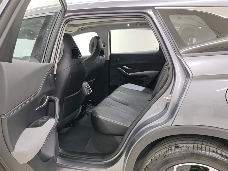 BYD Sea Lion 05 DM-i 2025 car image #12