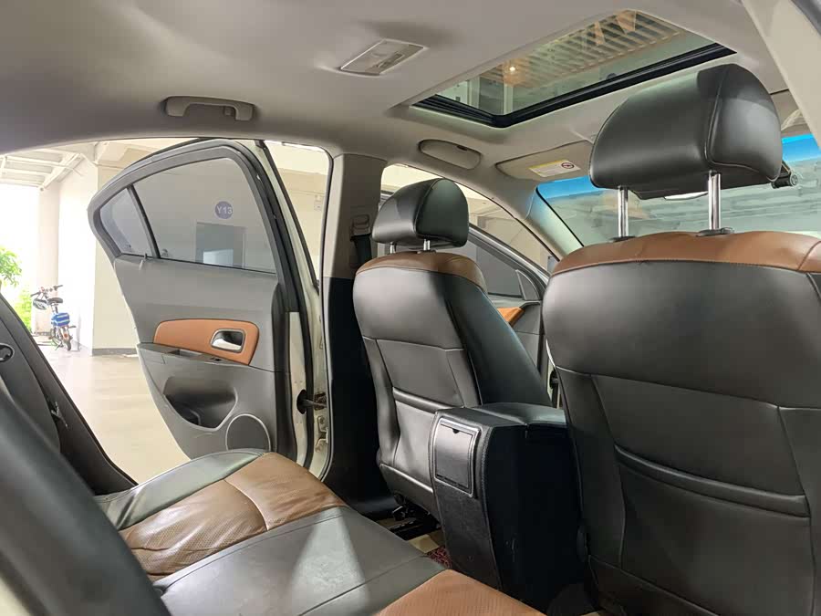 Chevrolet Cruze 2012 изображение автомобиля #12