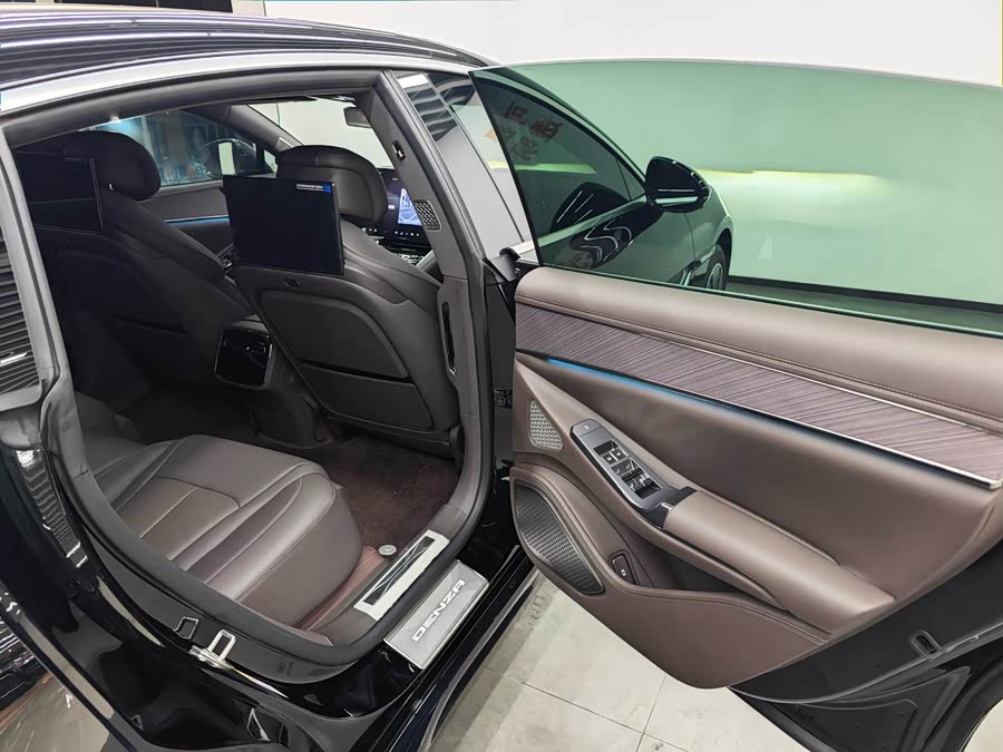 Denza Z9 2024 #12 Denza Z9 2024 car image #12