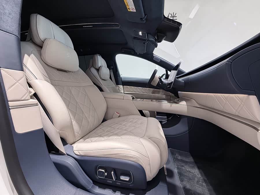 NIO ET9 2025 car image #12