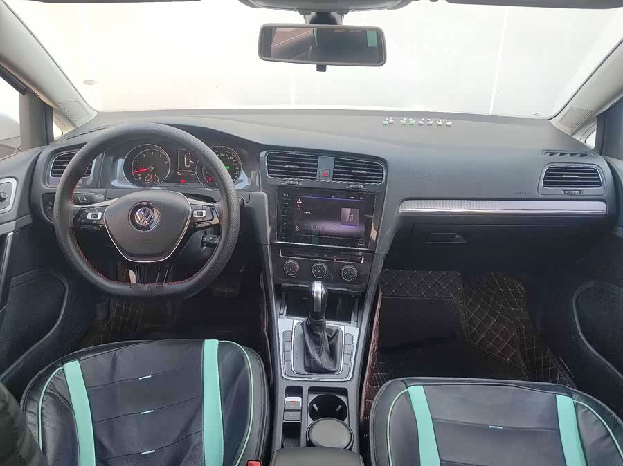 Volkswagen Golf 2020 car image #12