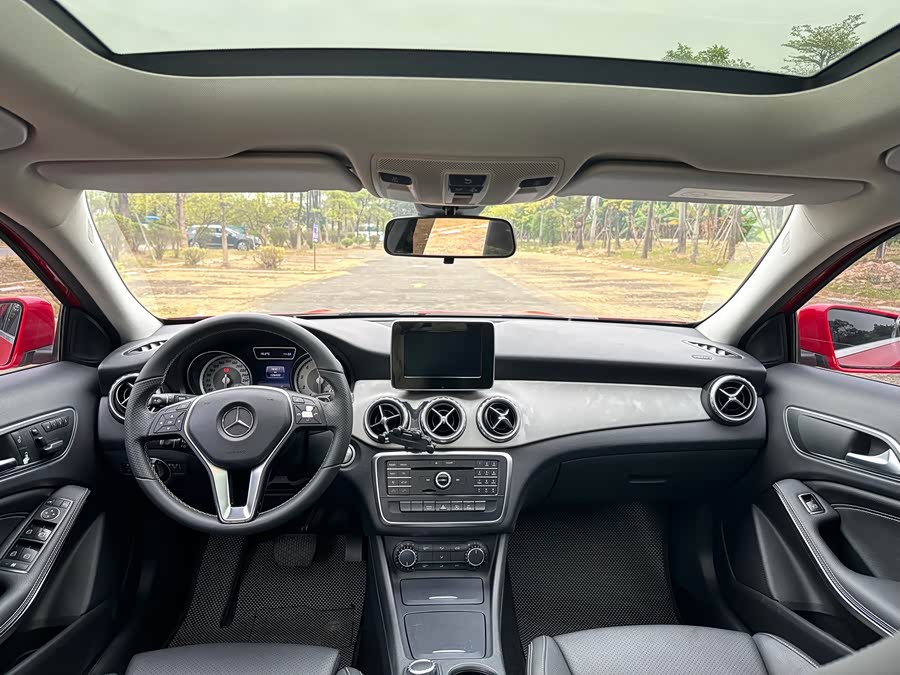 Mercedes-Benz GLA Class 2016 car image #12