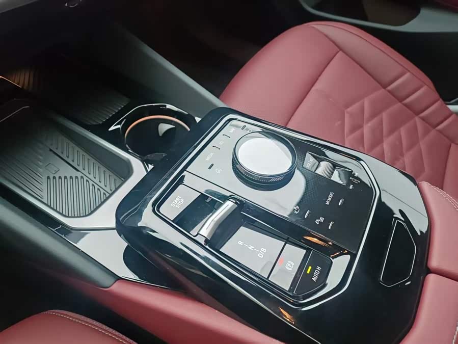 BMW i5 2025 изображение автомобиля #12