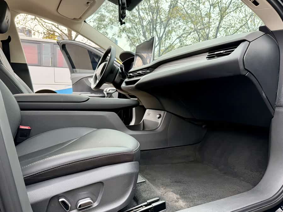 HongQi E-QM5 2024 car image #12