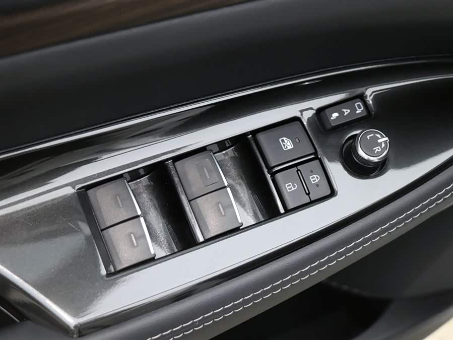 Toyota Crown 2025 immagine di auto #12