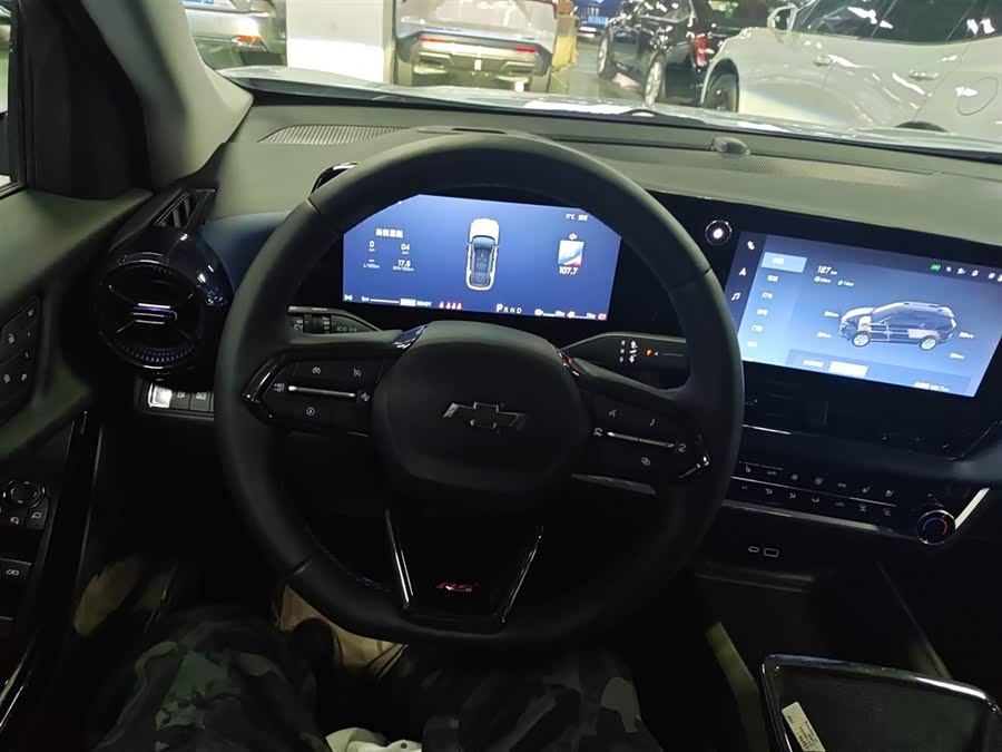 Chevrolet Equinox Plus 2025 car image #12