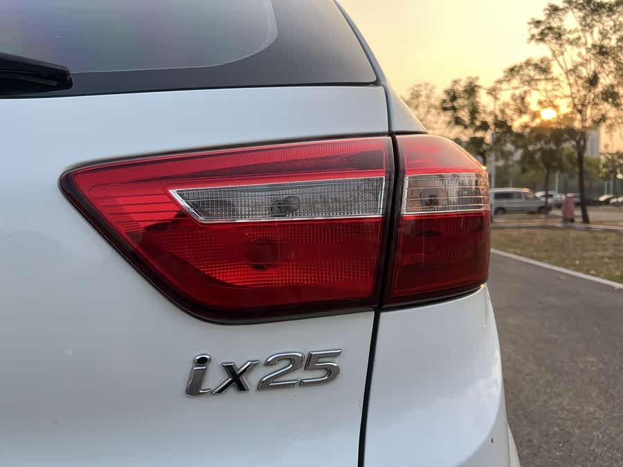 Hyundai ix25 2015 car image #12