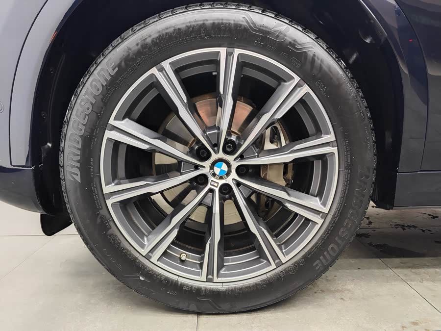 BMW X6 2022 car image #12