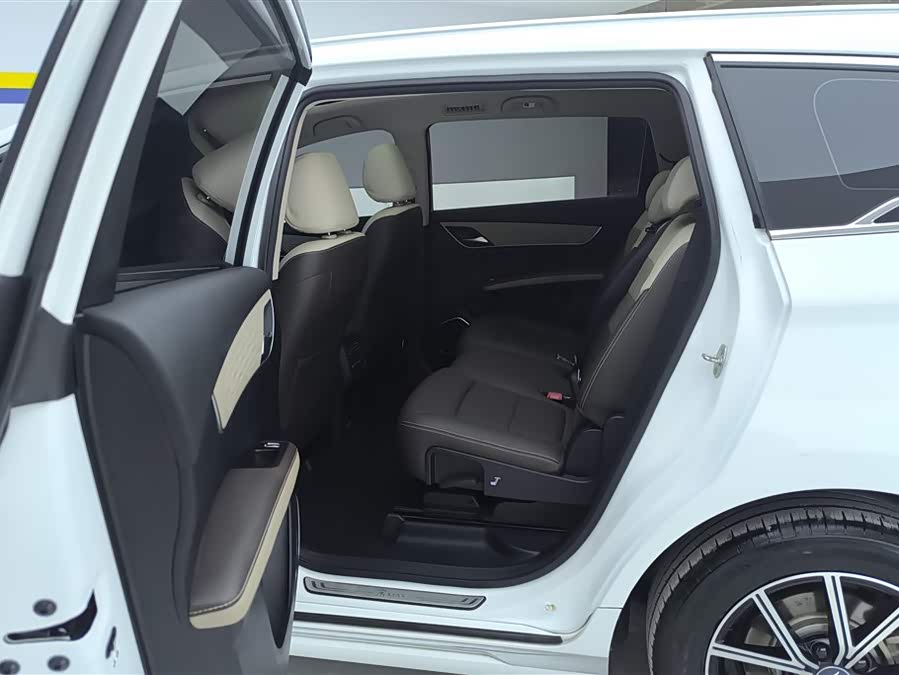 BYD Song MAX New Energy 2023 car image #12