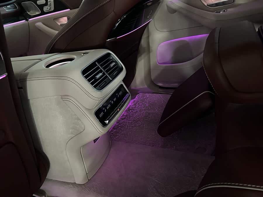 Mercedes-Benz Maybach GLS 2024 car image #12