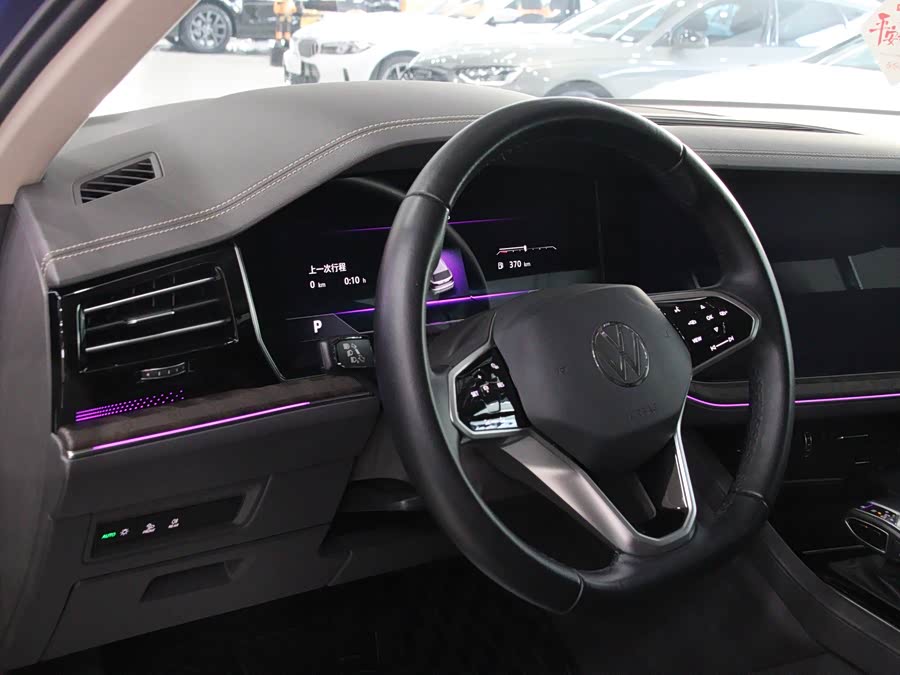 Volkswagen Touareg 2023 car image #12