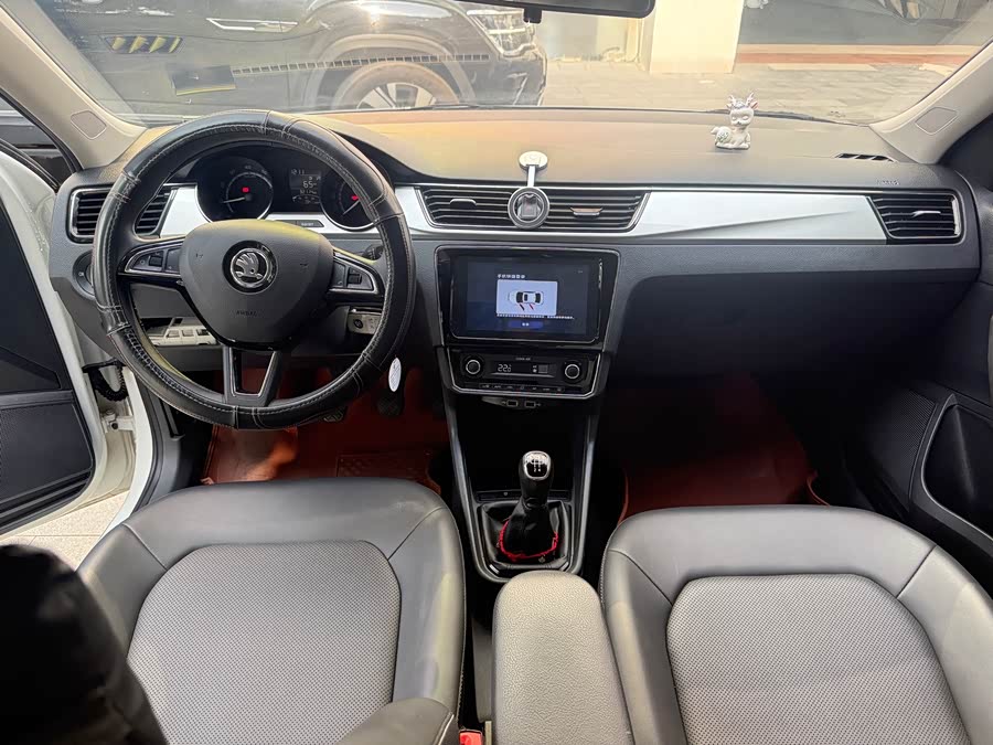 Skoda Rapid 2020 car image #12
