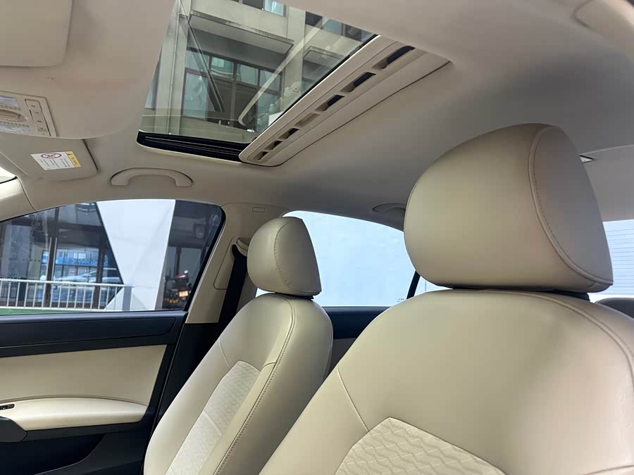 Skoda Rapid 2015 imagen de coche #12