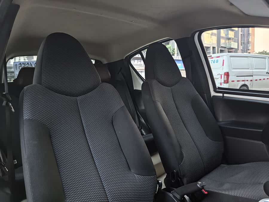 BYD e1 2019 #12 BYD e1 2019 car image #12