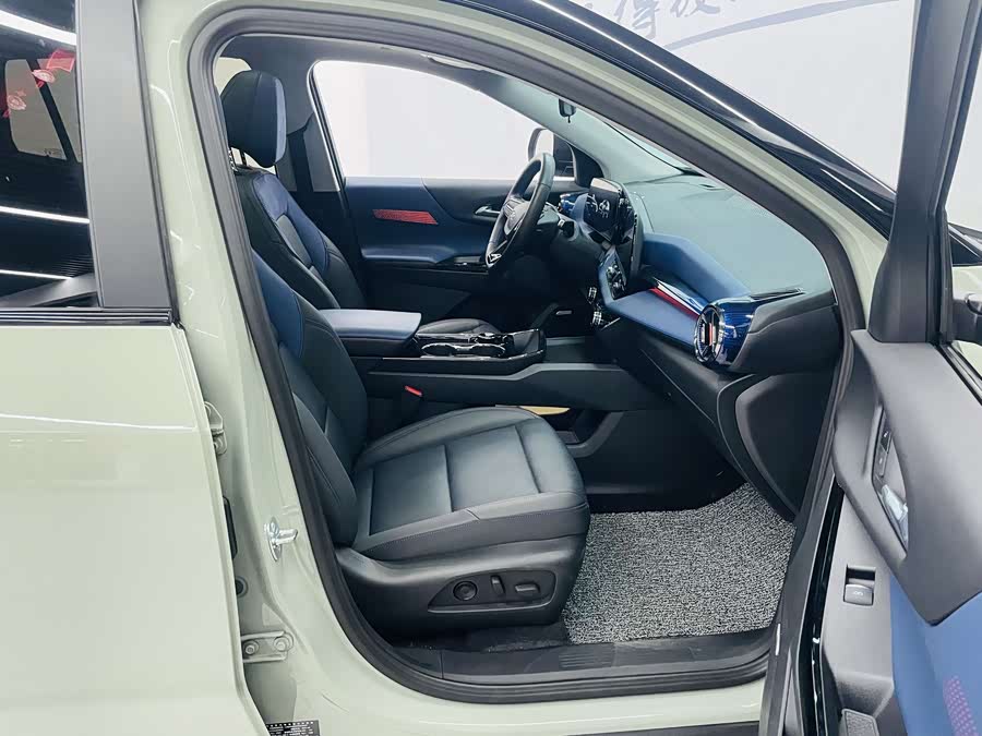 Chevrolet Equinox Plus 2024 car image #12