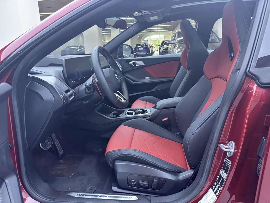 BMW M235L imagen de coche #12