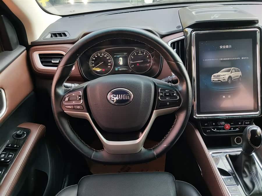 SWM X7 2017 صورة سيارة #12