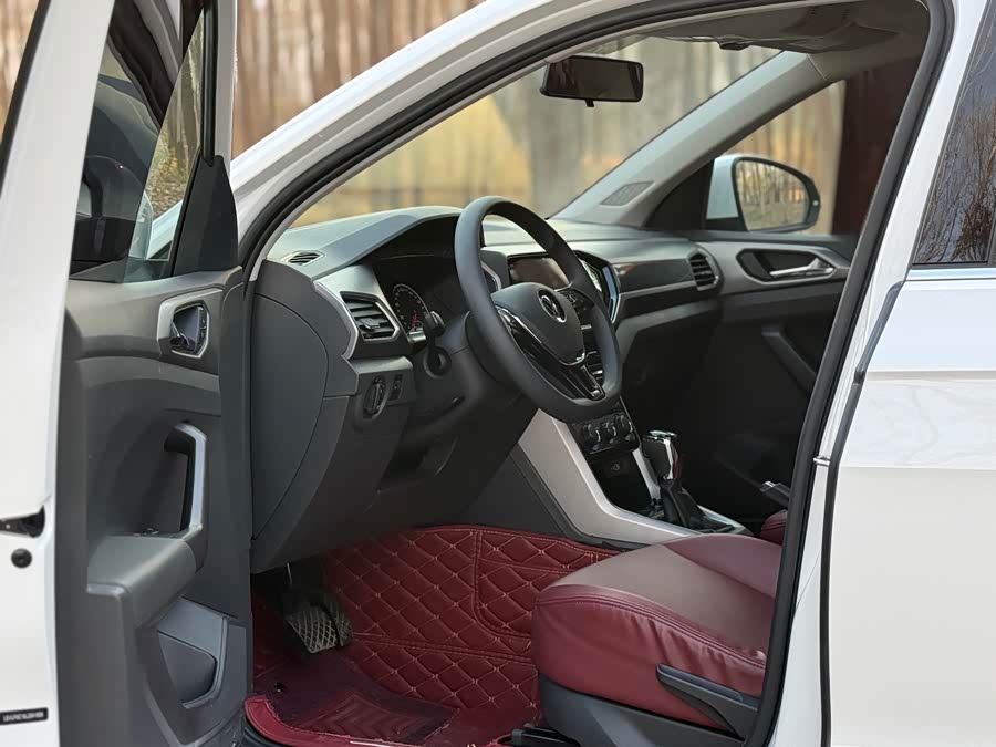Volkswagen T-Cross 2021 imagen de coche #12