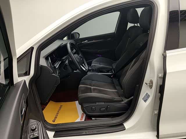Volkswagen Golf 2023 car image #12