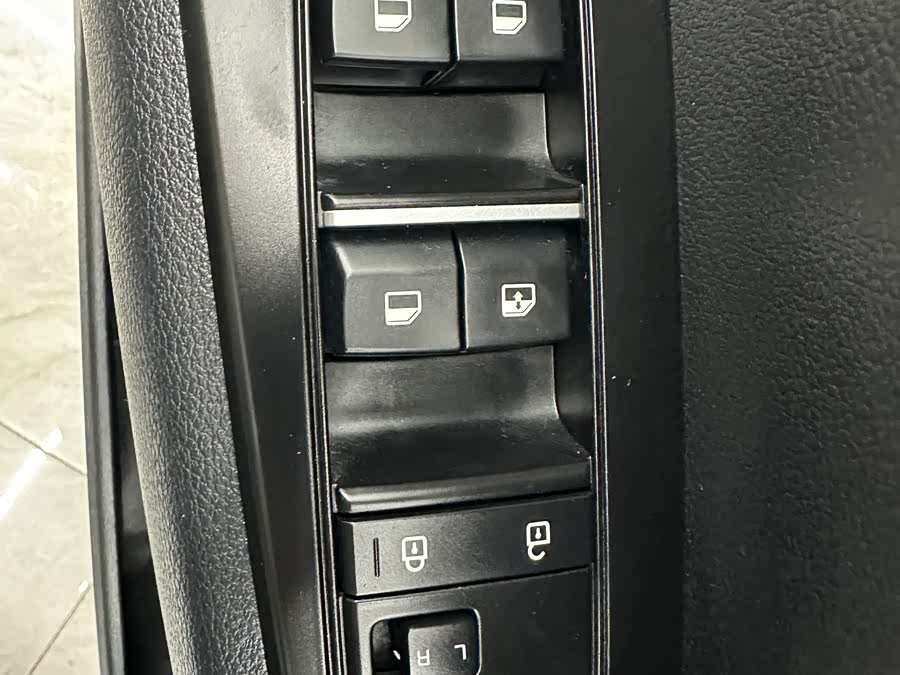 Kia K3 2023 car image #12