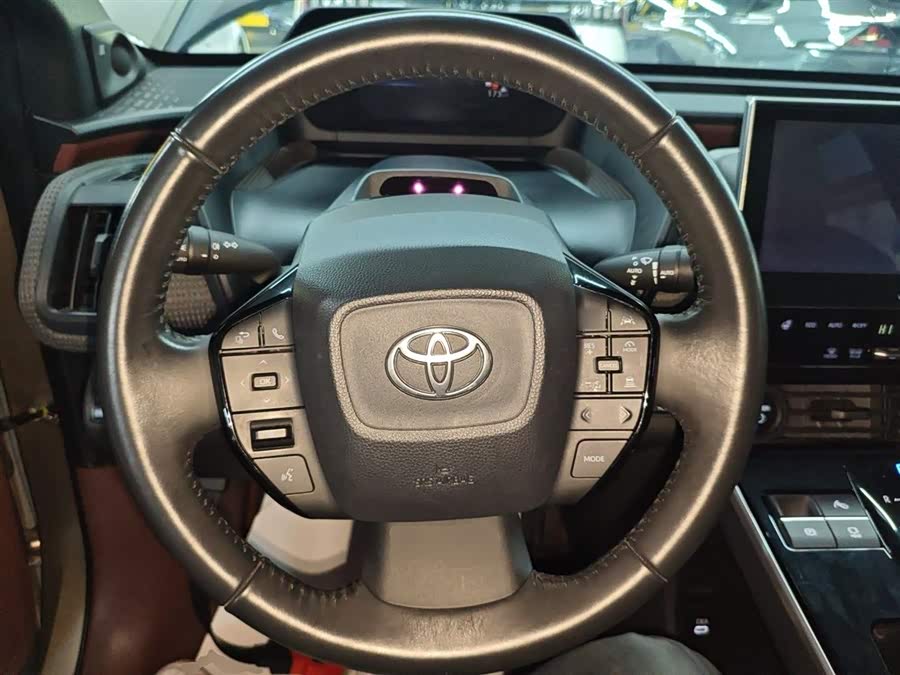 Toyota bZ4X 2022 immagine di auto #12