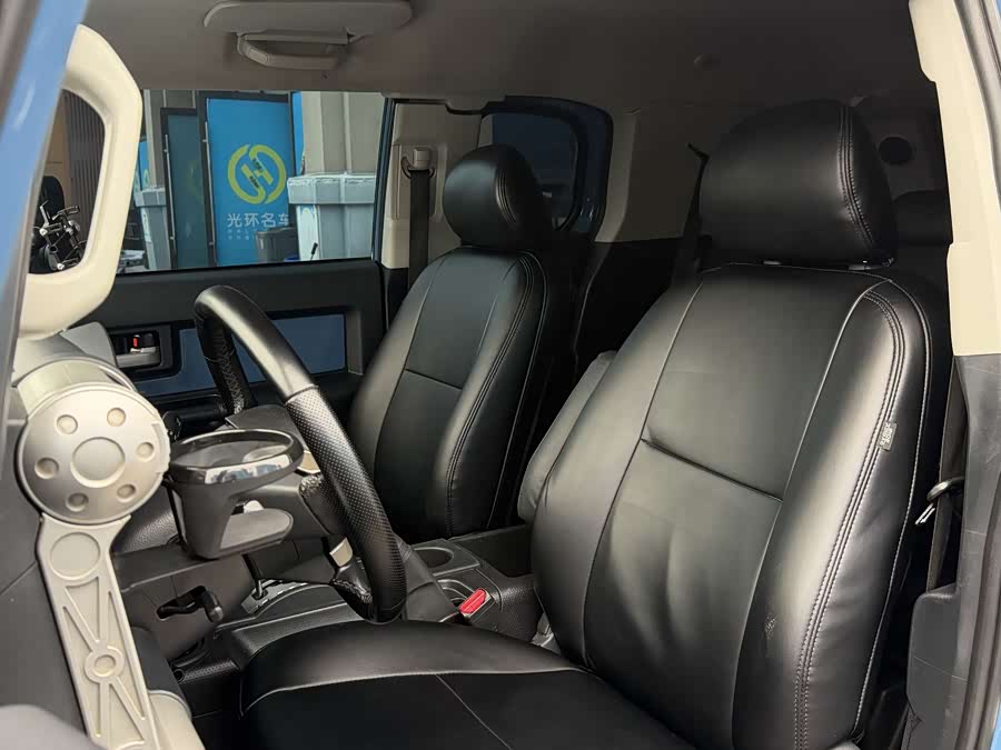 Toyota FJ Cruiser 2011 car image #12