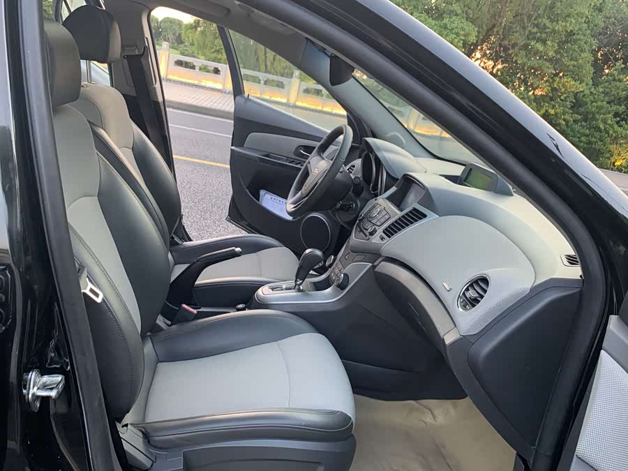 Chevrolet Cruze 2013 immagine di auto #12