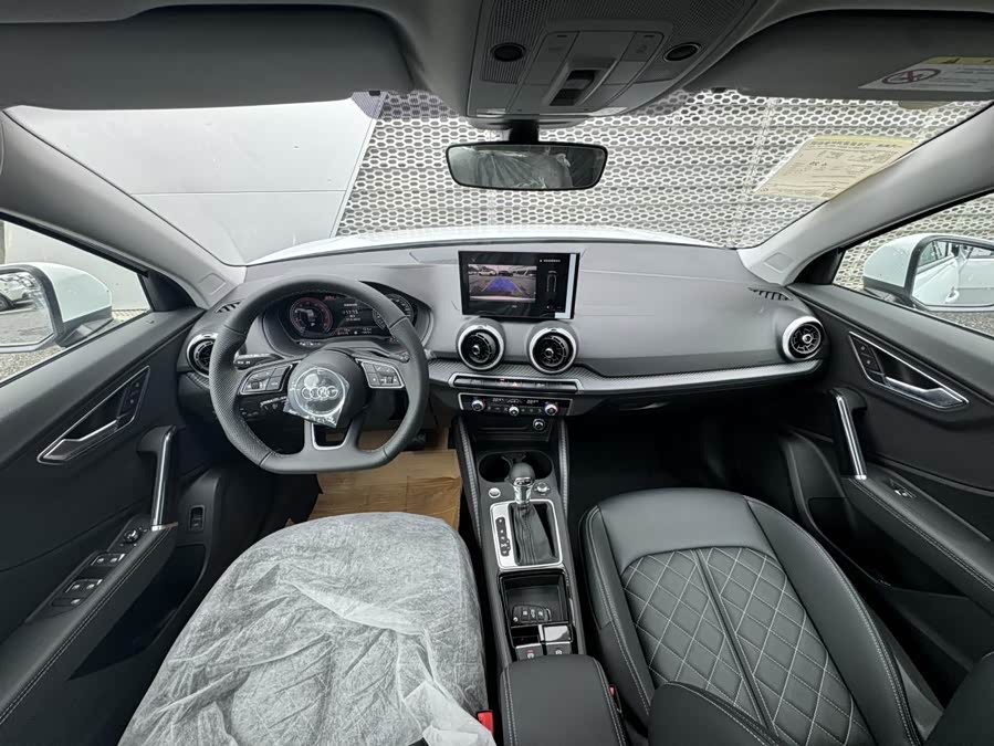 Audi Q2L 2025 car image #12