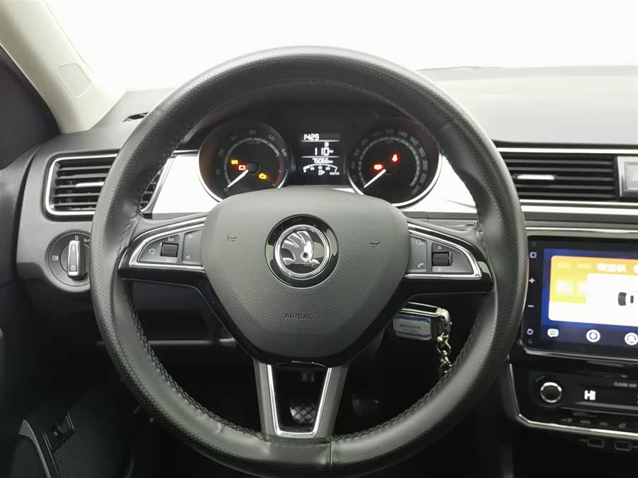 Skoda Rapid 2021 car image #12