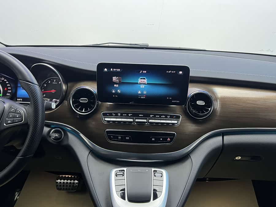 Mercedes-Benz V Class 2022 car image #12