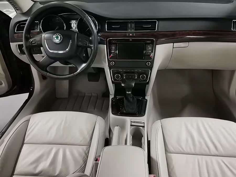 Skoda Superb 2012 immagine di auto #12