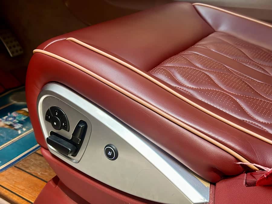 Mercedes-Benz GL Class 2009 car image #12