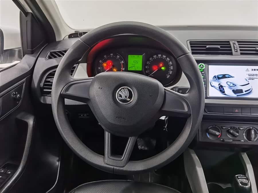Skoda Fabia 2015 car image #12